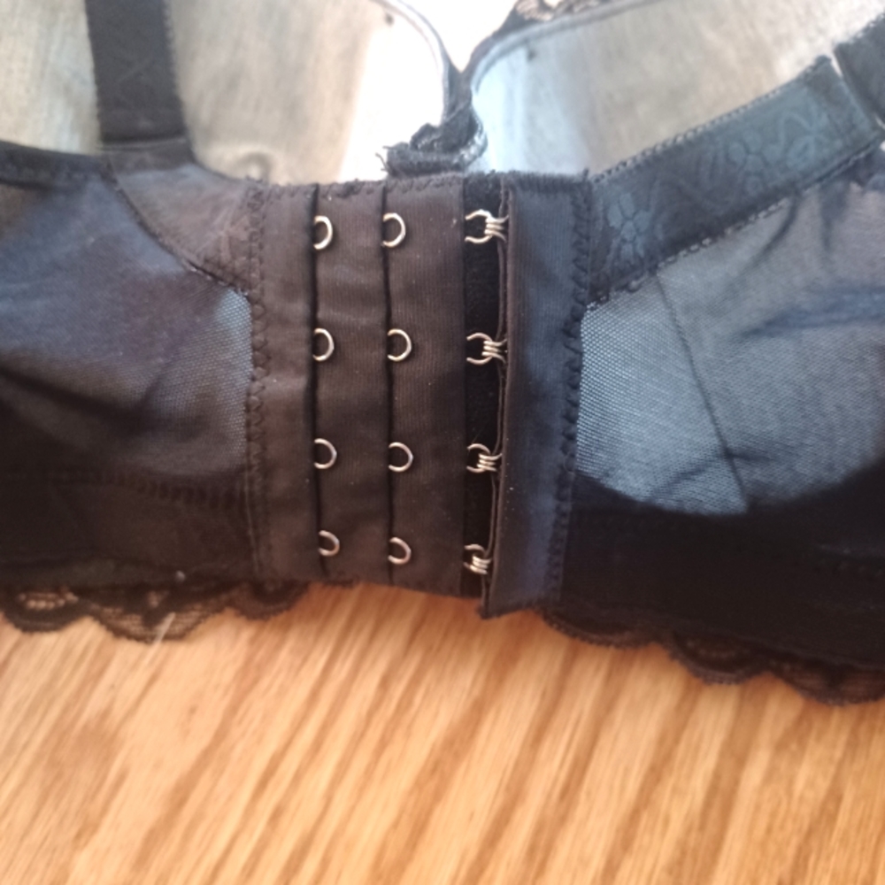 Women's Bra - Picture 4 of 7